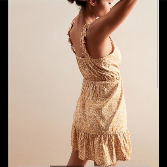 Banana Republic Ruffle Fit n Flare Dress - Picture 3 of 9